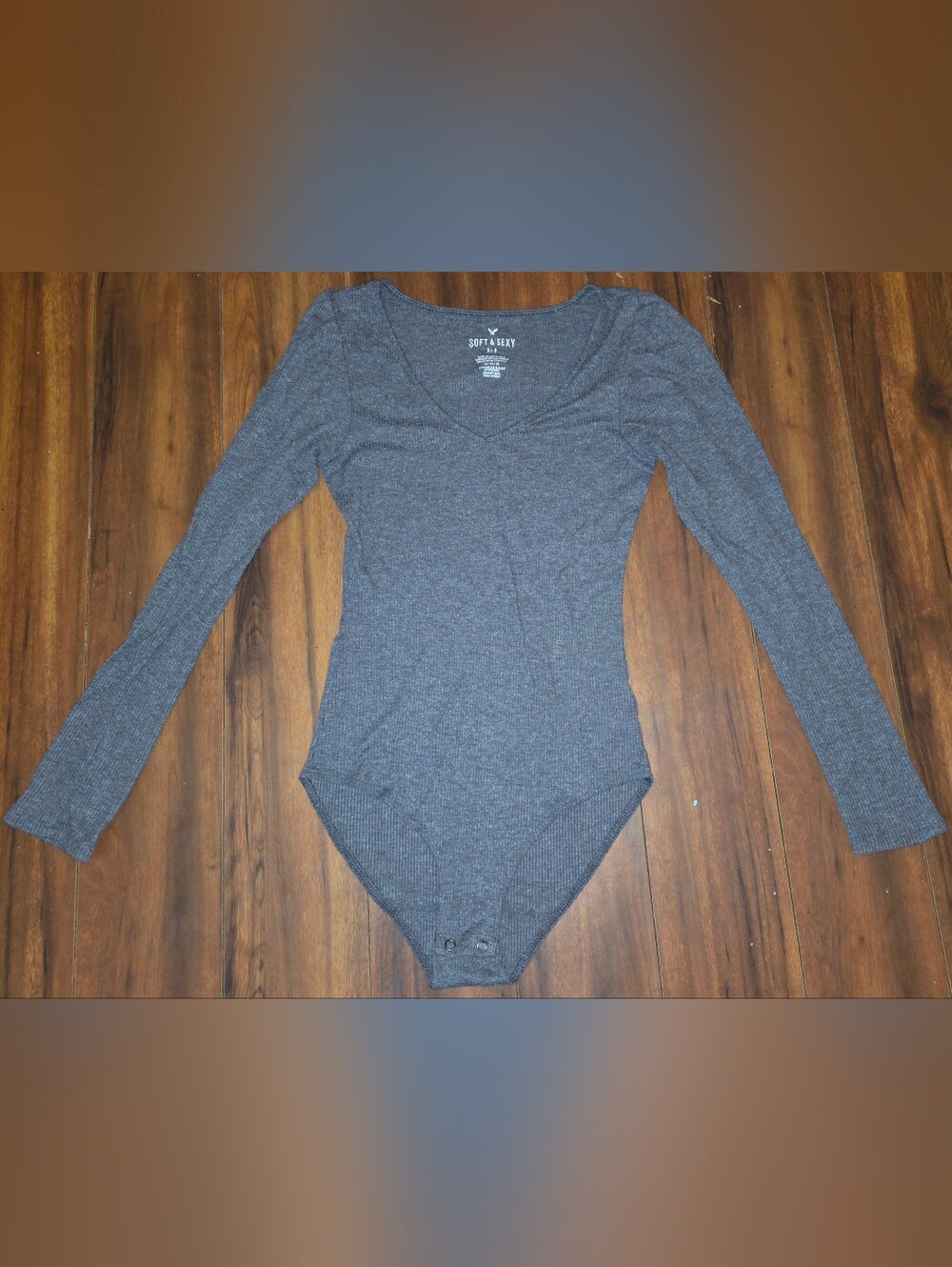 American Eagle Outfitters Soft & Sexy Gray Ribbed V‑Neck Long Sleeve Bodysuit
